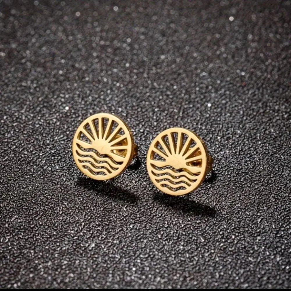NEW Dainty Beach Sun & Water Waves stud Earrings in Gold color - Boutique - Picture 2 of 4